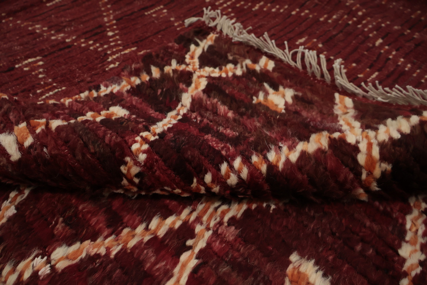 Luxurious Maroon Rug with Intricate Diamond Pattern Details 8'x10'