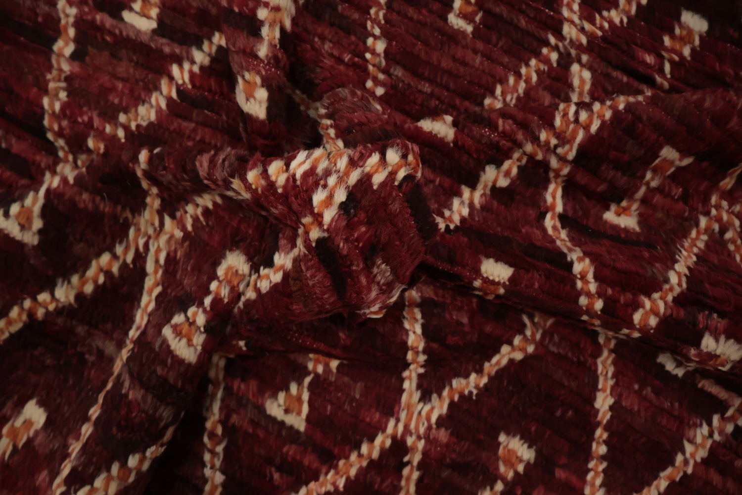Luxurious Maroon Rug with Intricate Diamond Pattern Details 8'x10'