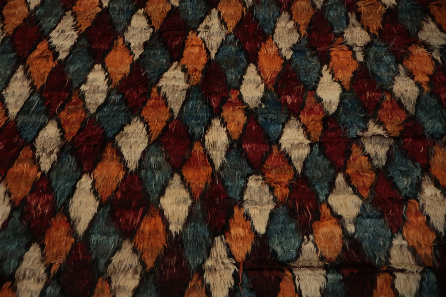 Bold Diamonds Moroccan Area Rug 7x10 to Enhance Your Décor Style