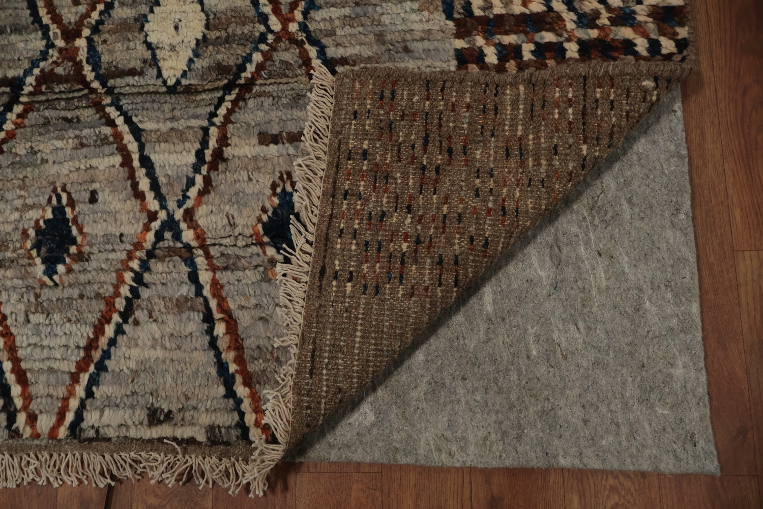 Chic Moroccan Wool Area Rug 7x9 with Intricate Diamond Motif Design