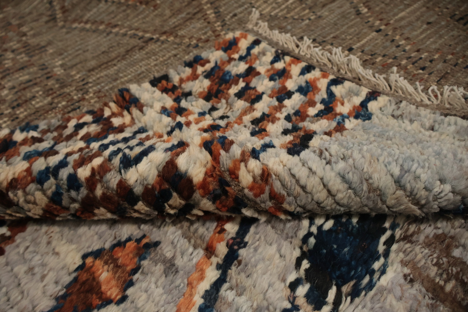 Chic Moroccan Wool Area Rug 7x9 with Intricate Diamond Motif Design