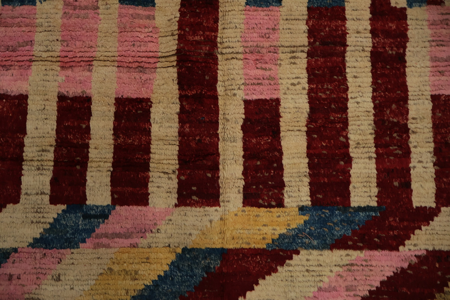 Art-Inspired Moroccan Area Rug 7x10 with Dynamic Shapes and Hues