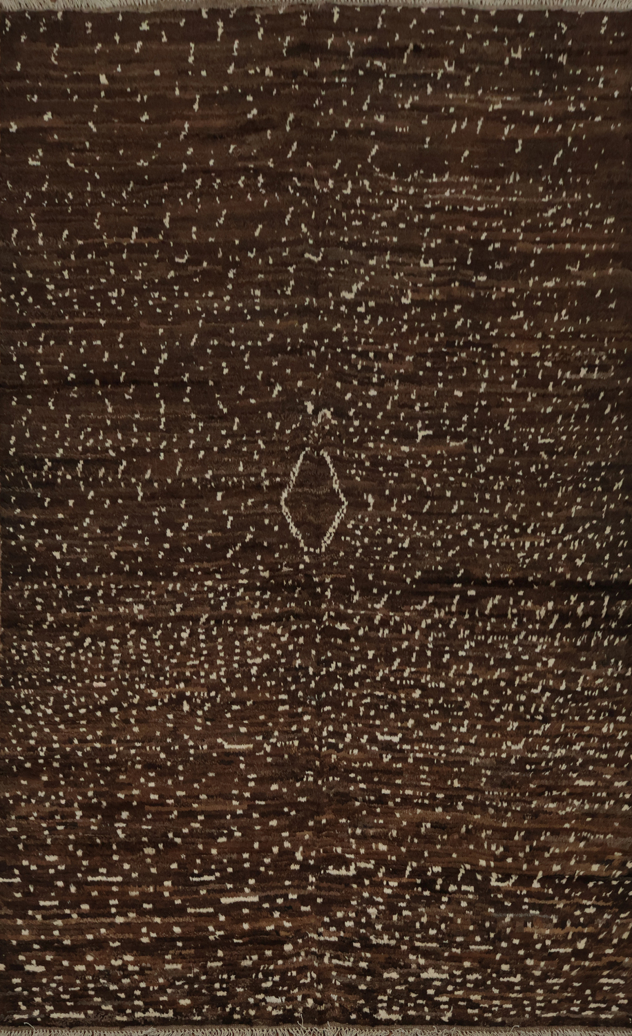 Sleek Moroccan Area Rug 6x9 Adorned with Unique Central Diamond