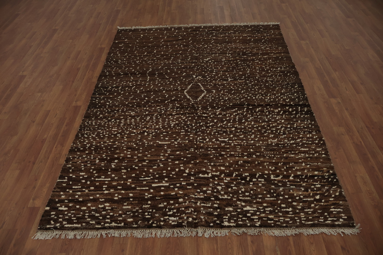 Sleek Moroccan Area Rug 6x9 Adorned with Unique Central Diamond