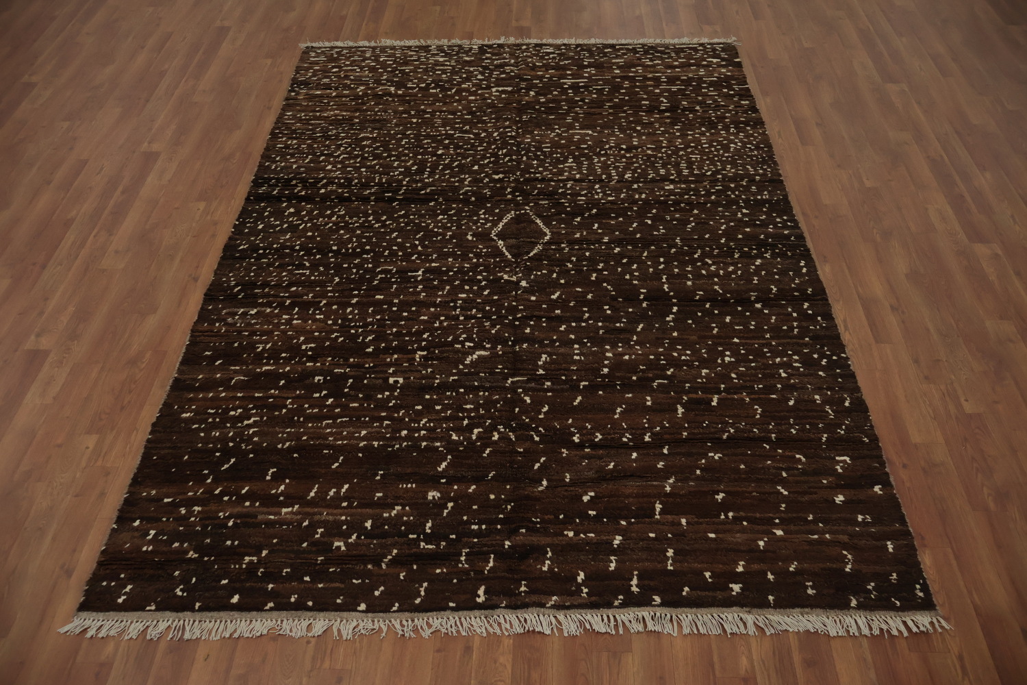 Sleek Moroccan Area Rug 6x9 Adorned with Unique Central Diamond