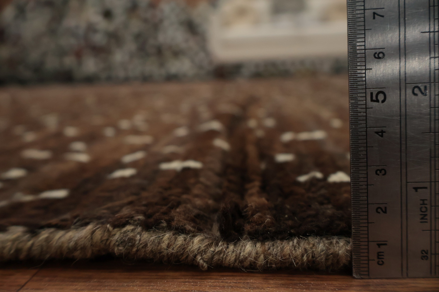 Sleek Moroccan Area Rug 6x9 Adorned with Unique Central Diamond