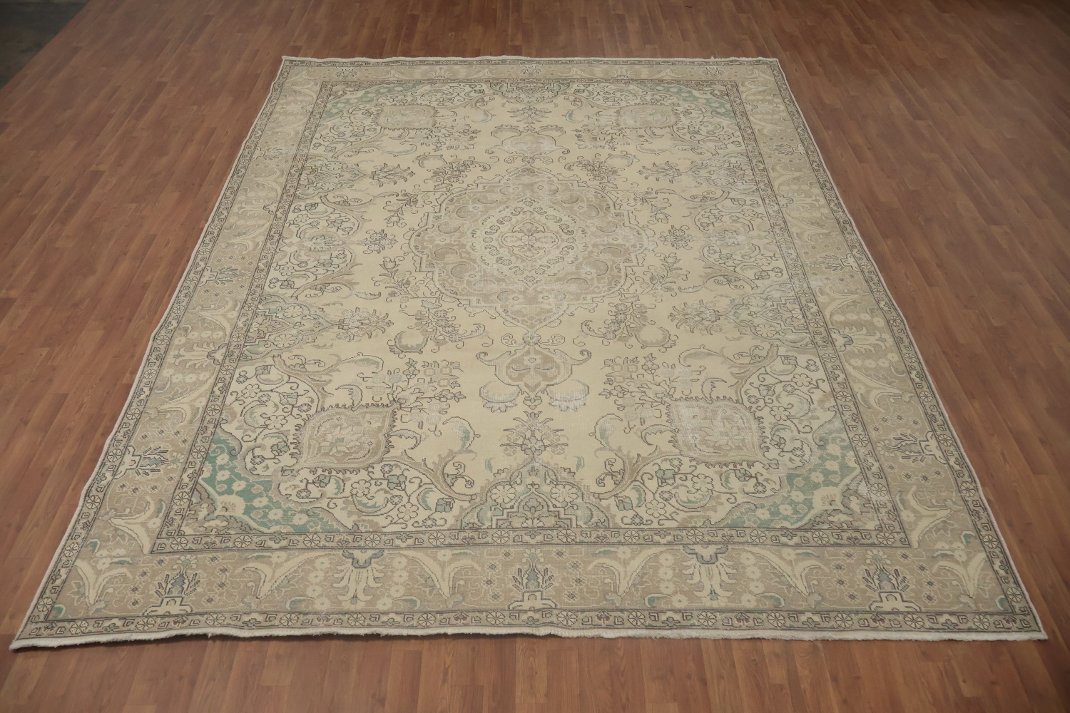 Traditional Tabriz Persian Area Rug 9x13 Perfect for Living Room