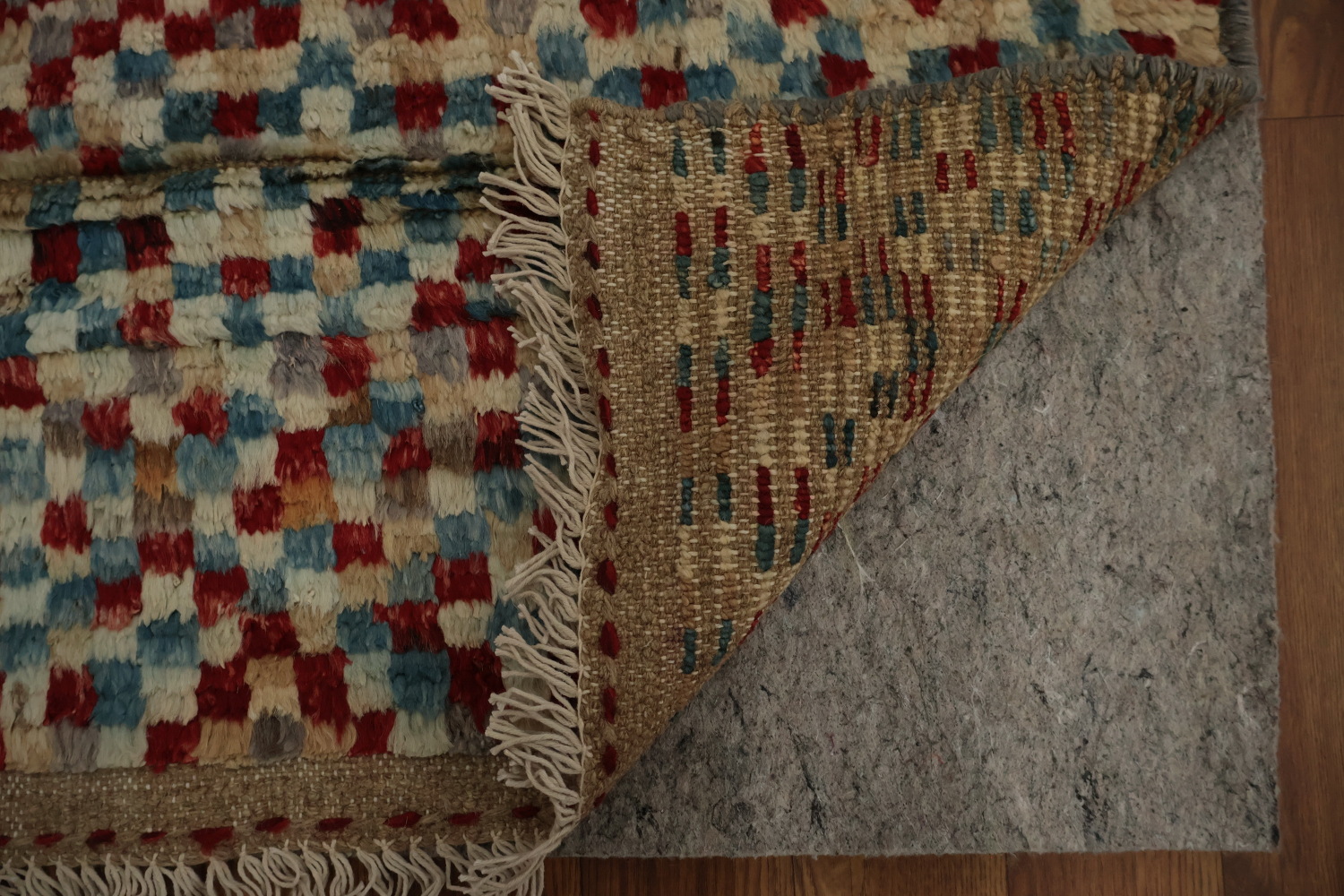 Vibrant Moroccan Area Rug 6x9 with Eye-Catching Design