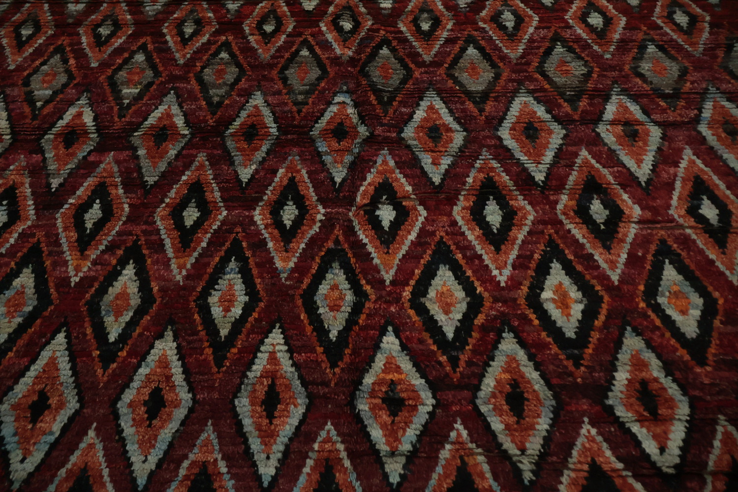 Artfully Designed Diamond Style Moroccan Wool Area Rug 7x10