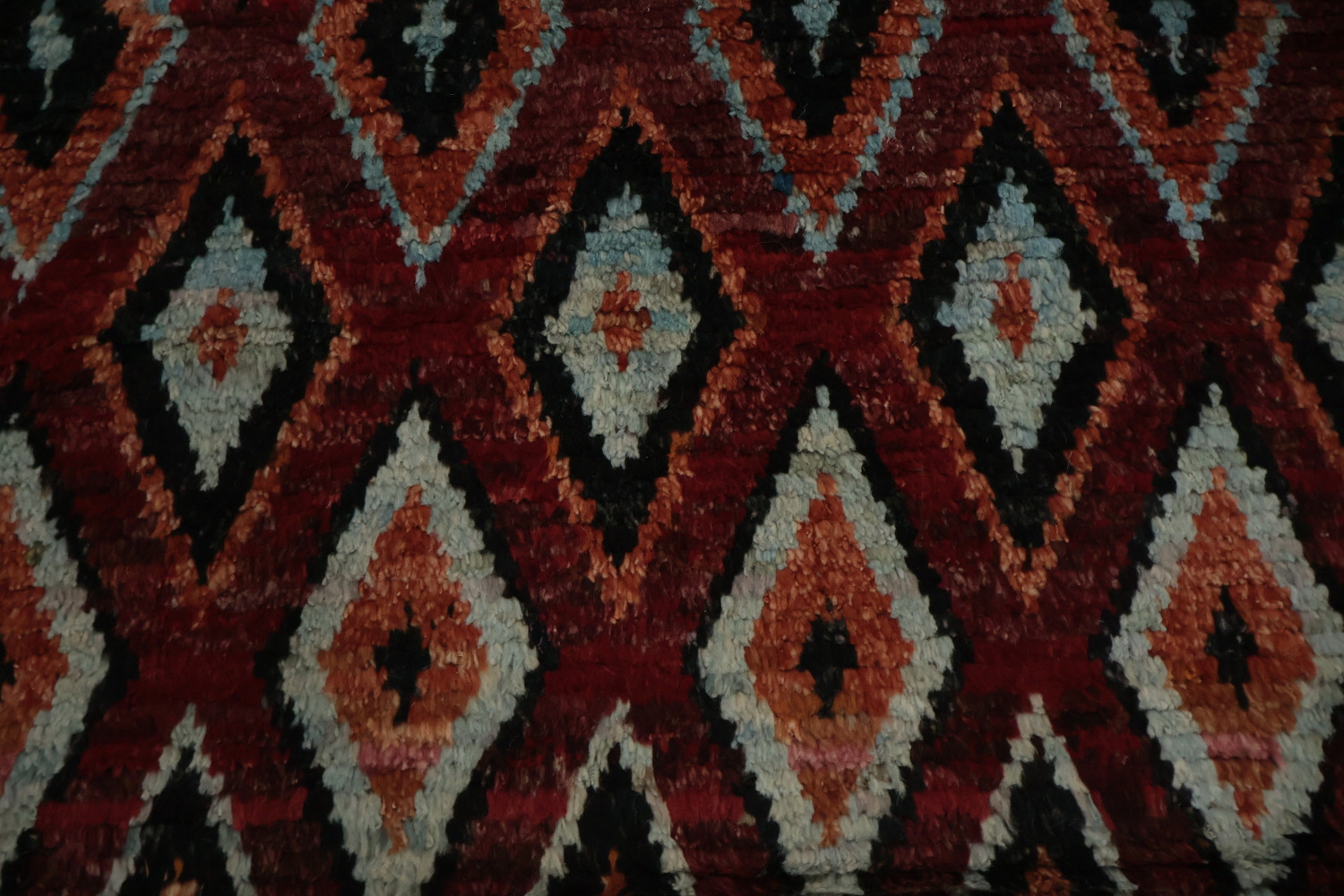 Artfully Designed Diamond Style Moroccan Wool Area Rug 7x10