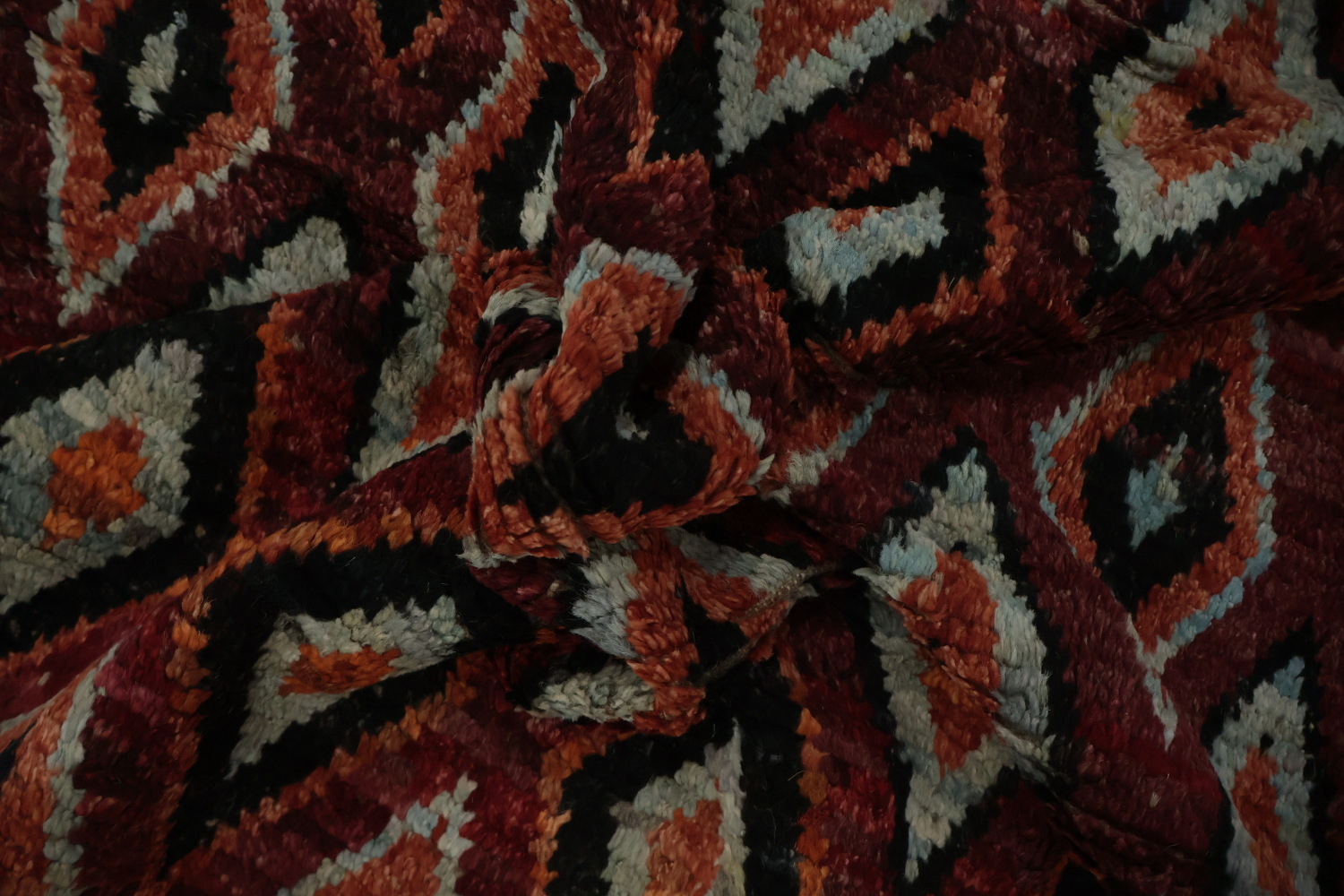 Artfully Designed Diamond Style Moroccan Wool Area Rug 7x10