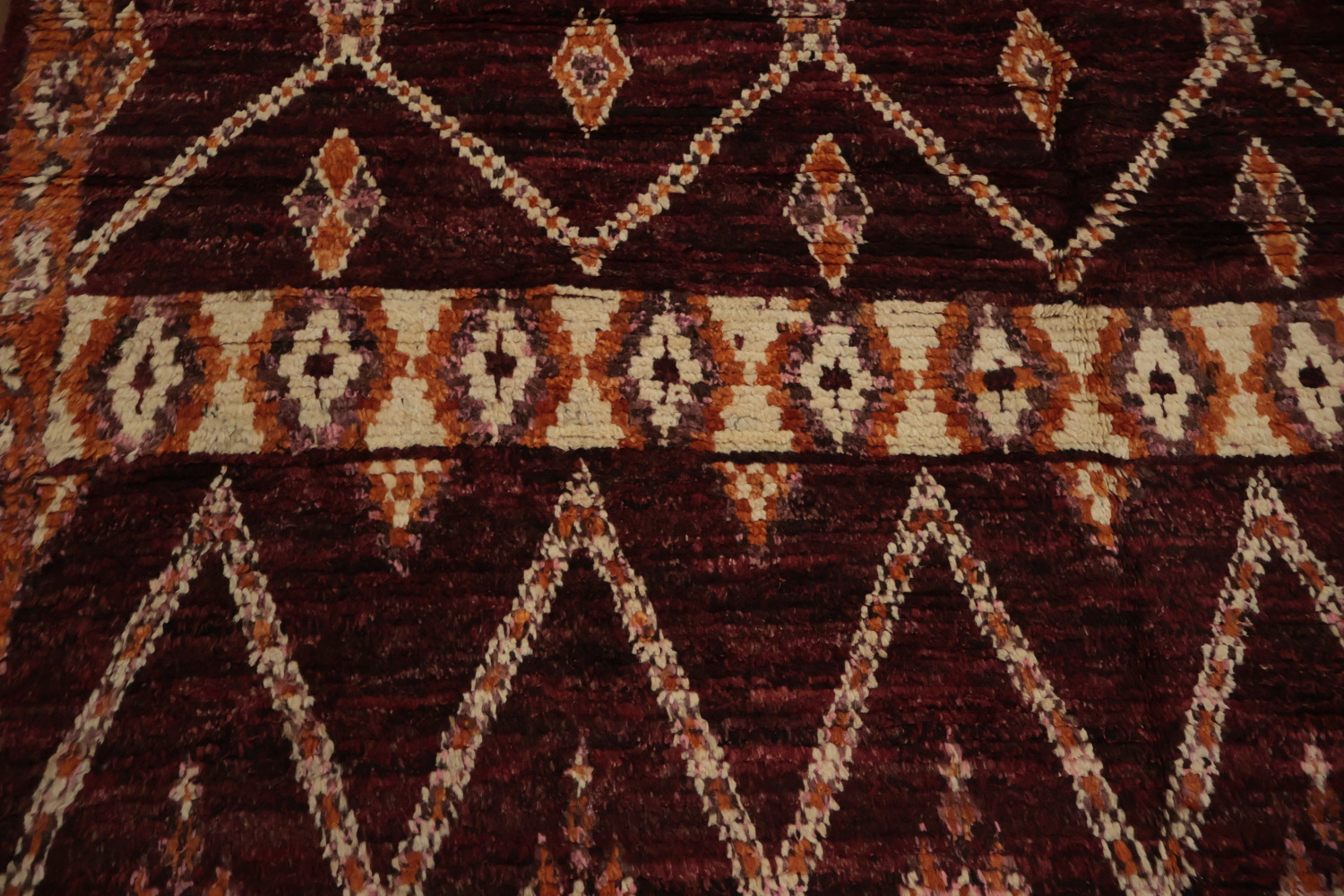 Elegant Moroccan Area Rug 7x10 with Intricate Geometric Patterns