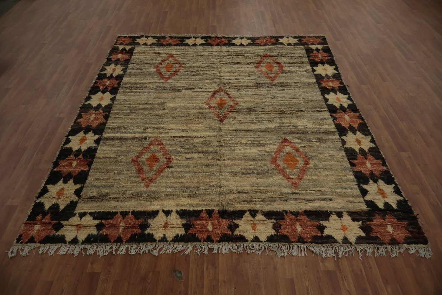 Chic Crafted Wool Moroccan Area Rug 8x10 for Elegant Homes