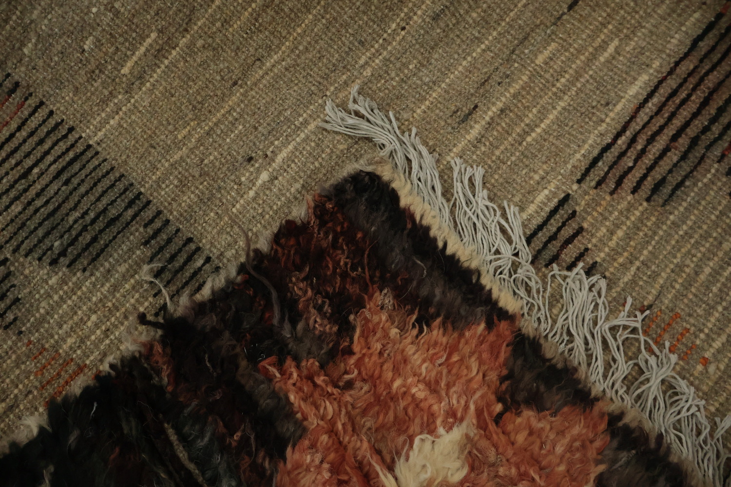 Chic Crafted Wool Moroccan Area Rug 8x10 for Elegant Homes