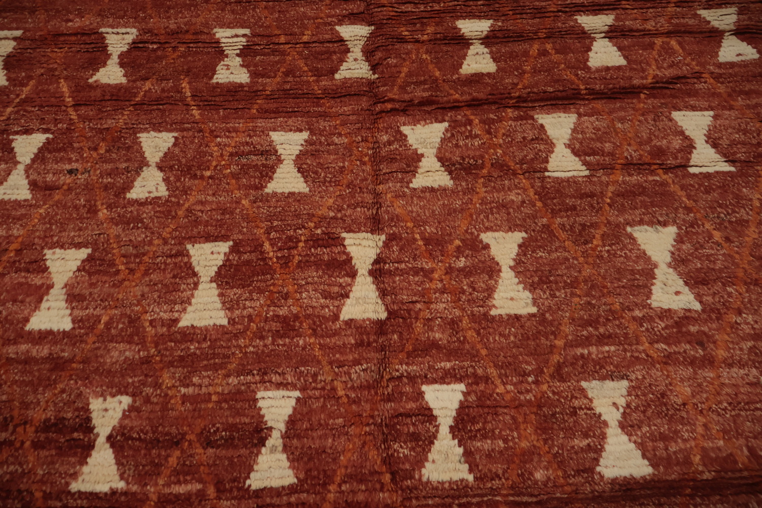 Chic Moroccan Area Rug 7x10 with Symmetrical Geometric Motifs