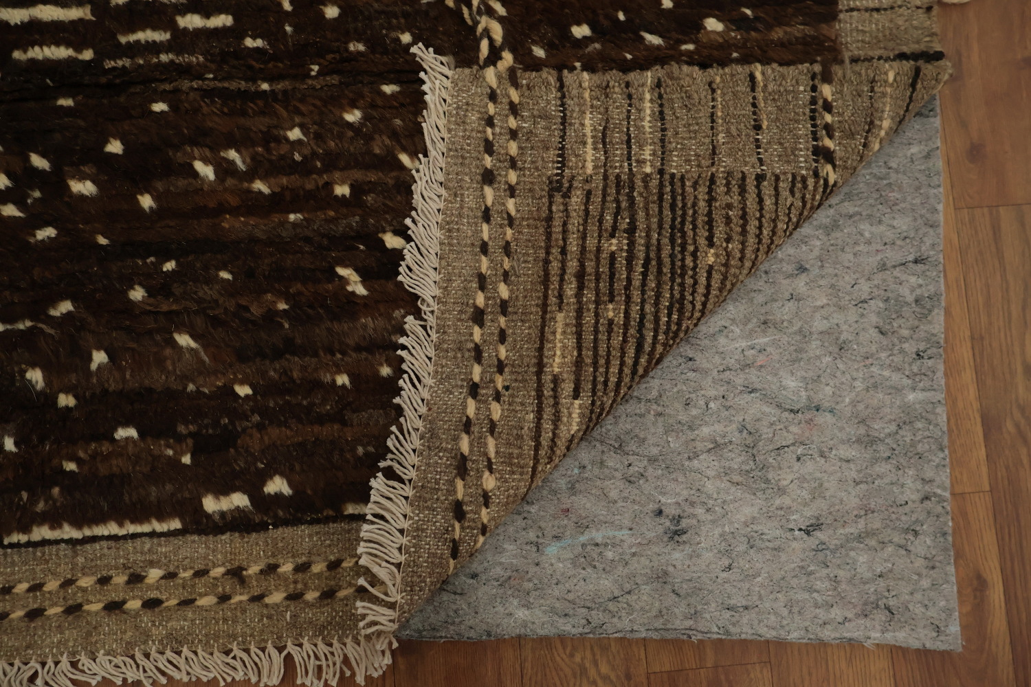 Textured Moroccan Area Rug 7x10 with Dark Border Design