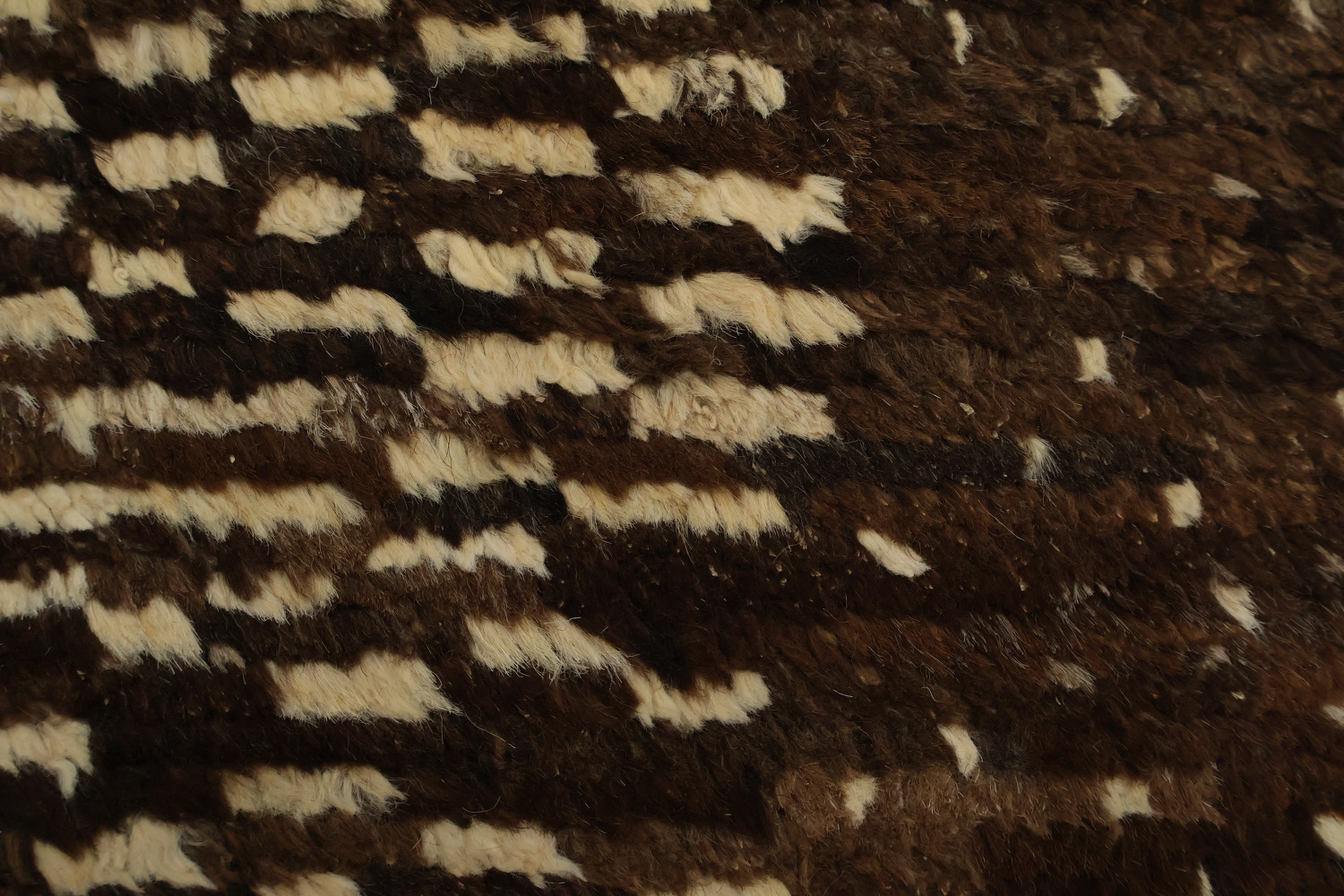 Textured Moroccan Area Rug 7x10 with Dark Border Design