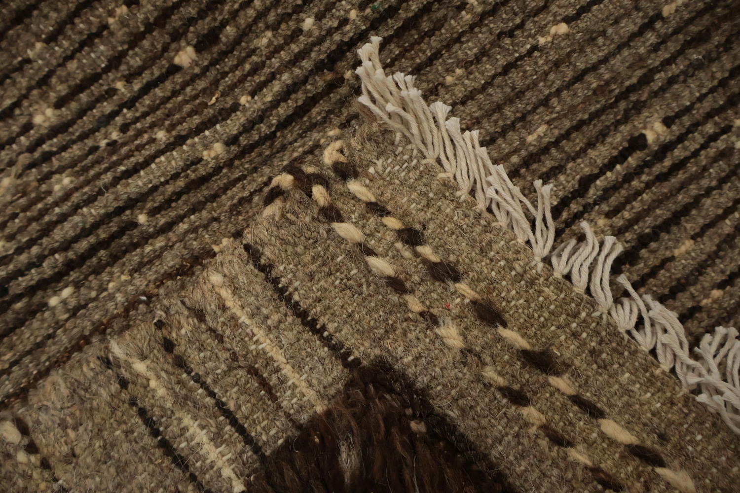 Textured Moroccan Area Rug 7x10 with Dark Border Design