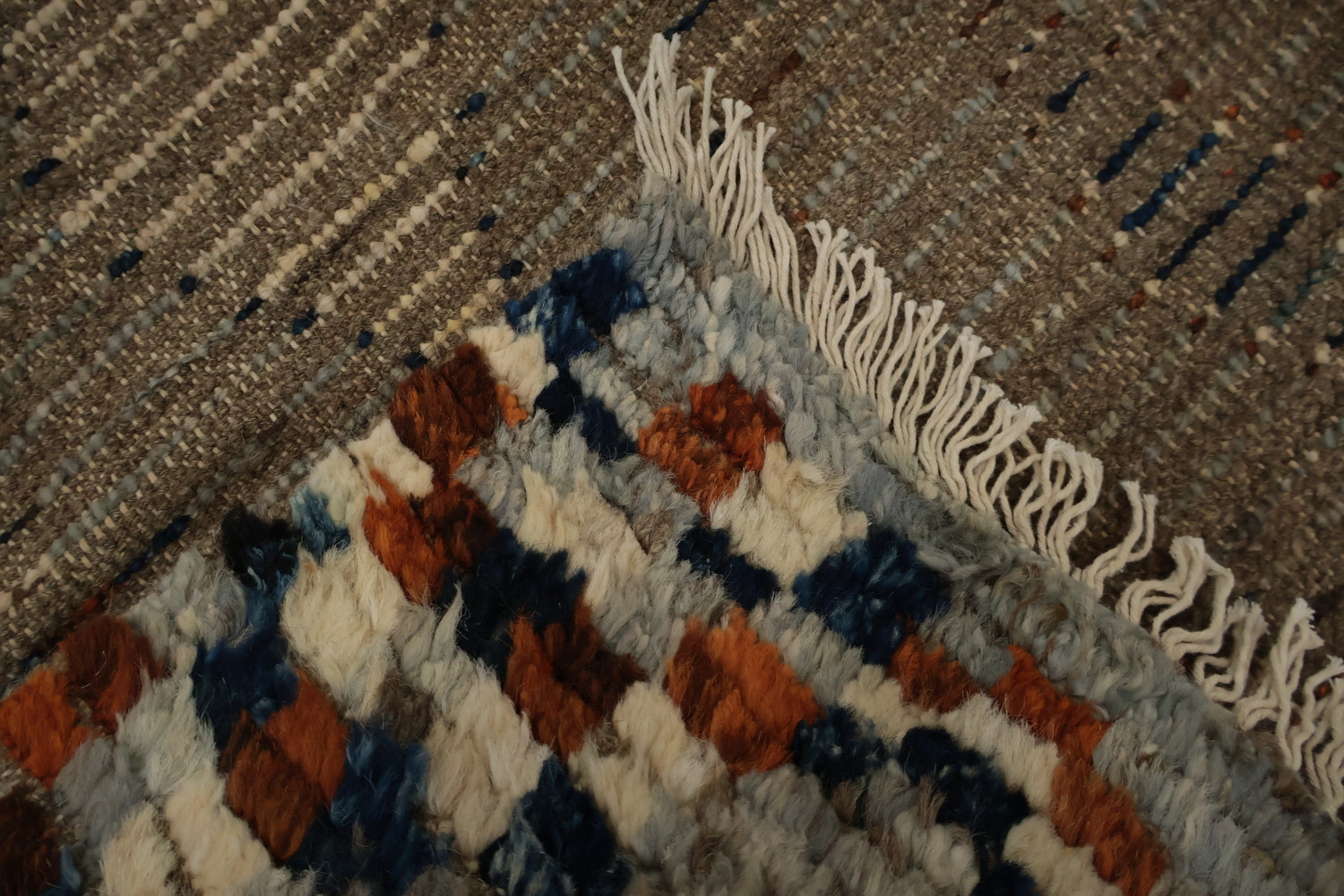 Charming Moroccan Area Rug 7x10 with Bold Diamond-shaped Designs