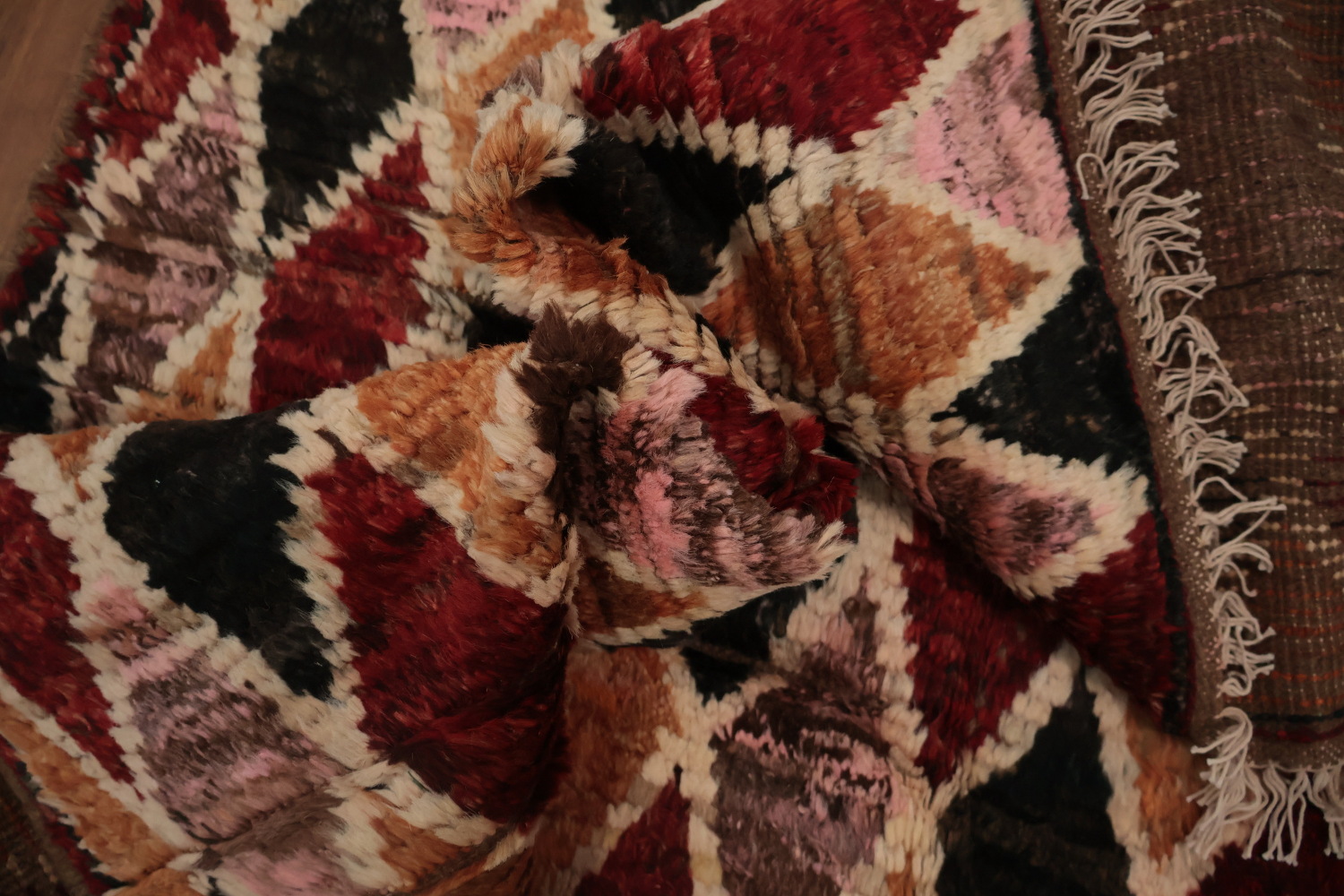 Elegant Geometric Rhombus Moroccan Area Rug 7x10 in Earthy Hues