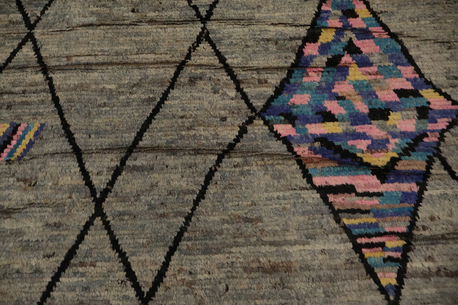 Geometric Moroccan Large Area Rug 10x14 with Pastel Highlights