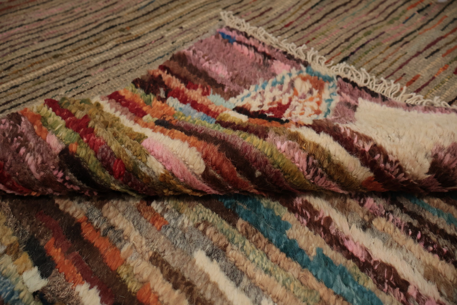 Exquisite Moroccan Area Rug 9x12 Geometric Patterns and Rich Colors
