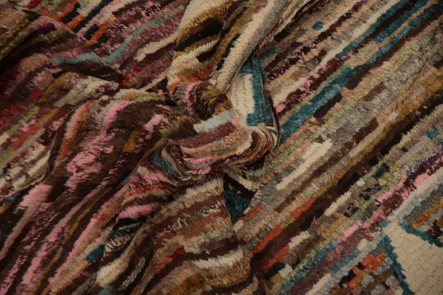 Exquisite Moroccan Area Rug 9x12 Geometric Patterns and Rich Colors