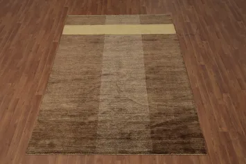Elegant Earth-Toned Rug with Modern Design Accents 6x8