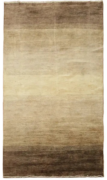 Versatile Neutral Shade Rug with Soft Color Transitions 5x8