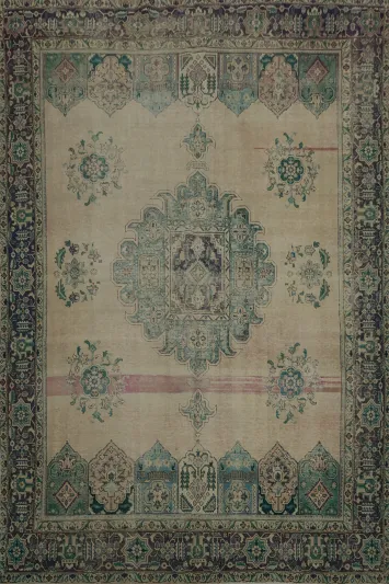 Classic Chic: Exquisite Vintage Tabriz Persian Area Rug 10x13