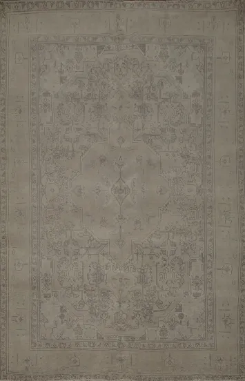 Traditionally Styled Tabriz Persian Area Rug 7x10 with Detailed Borders