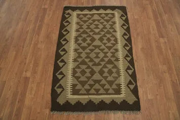 Timeless Charm in Brown: Elegant Traditional Rug 3x4