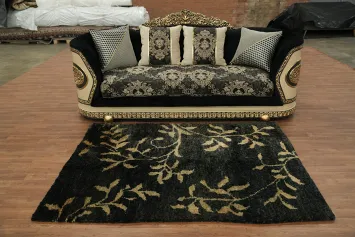 Modern Leaf Art Rug with Dark Background Elegance 5x7