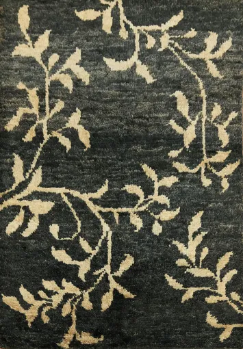 Chic Dark Tone Leaf Pattern Rug for Classy Room Accents 5x7 ft