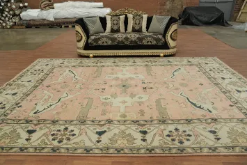 Elegant Vintage-Inspired Pink Rug with Subtle Floral Patterns 10x14