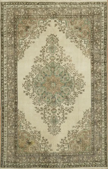 Vintage elegance: Classic Persian-style rug with ornate patterns 6x9