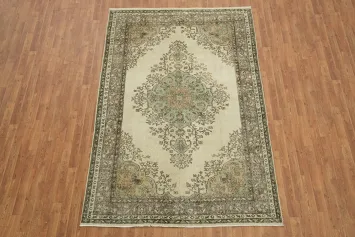 Vintage elegance: Classic Persian-style rug with ornate patterns 6x9