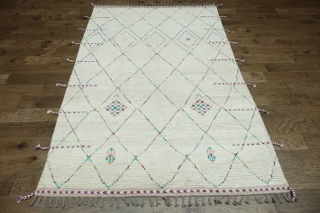 Chic and Modern: Minimalist Diamond Pattern Moroccan Rug 6x10