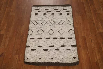 Ivory Wool Moroccan Oriental Accent Rug 2x3