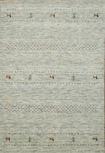 Nature-Inspired Rug with Charming Animal and Tree Accents 4'x6'