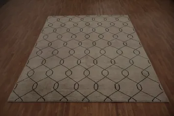 Luxurious Beige Rug with Eye-Catching Geometric Pattern 8x10