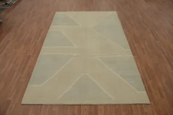 Neutral Toned Rug Showcasing Simple Geometric Shapes 6x10