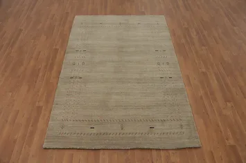 Elegant Minimalist Rug 5x8 with Subtle Geometric Patterns