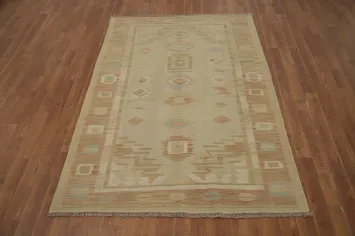 Vintage Inspired Geometric Neutral Kilim Rug 4x6 for Elegant Interiors