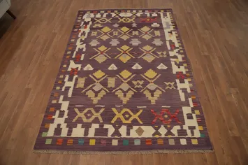 Artisanal Kilim Rug 5x7 Featuring Intricate and Colorful Design