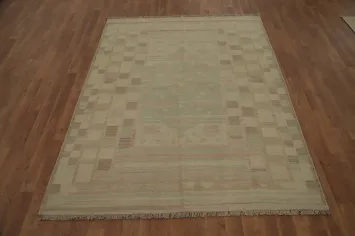 Classic Handmade Kilim Rug 5x6 with Soft Earthy Tones and Design