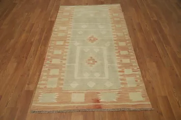 Elegantly Designed Handwoven Kilim Wool Rug 3x5 with Subtle Earth Tones