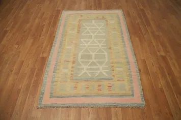 Soft-Hued Geometric Design Kilim Wool Rug 3x5 for Elegant Interiors