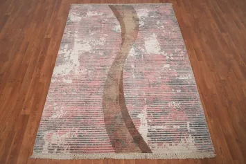 Modern Abstract Rug 5x7 with Wavy Pattern and Textured Finish