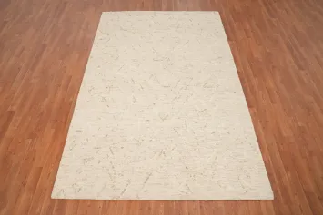 Elegant Minimalist Abstract Area Rug 5x8 with Subtle Textured Design